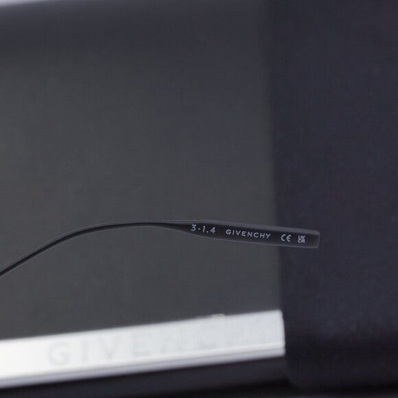 Final Price! Givenchy GV40041U 02C Sunglasses - Picture 5 of 8